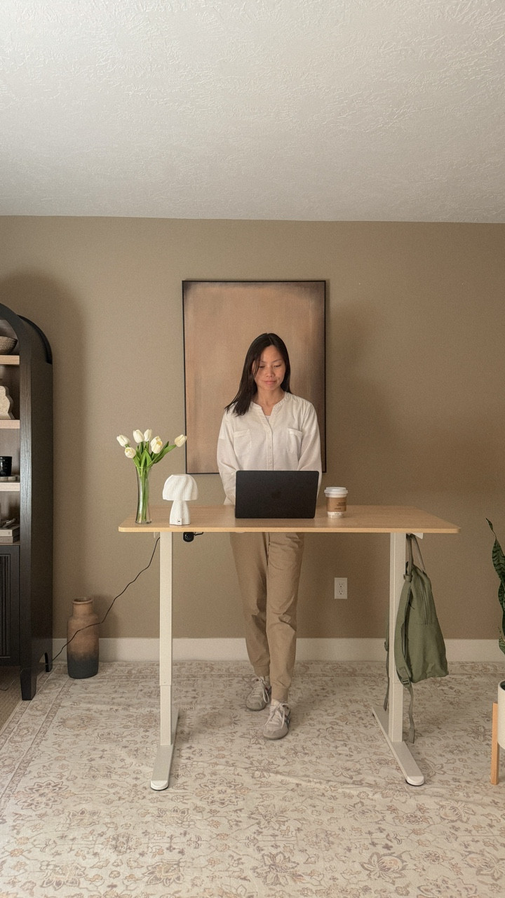 A better workspace, a better day 🤍
This @bizum_tech standing desk makes it so easy to stay focused and move more throughout the day. Clean, simple, and actually functional.



#ad #BIZUM #BIZUMDESK #StandingDesk #HomeOffice

#LTKHome #LTKSaleAlert #LTKdayinmylife