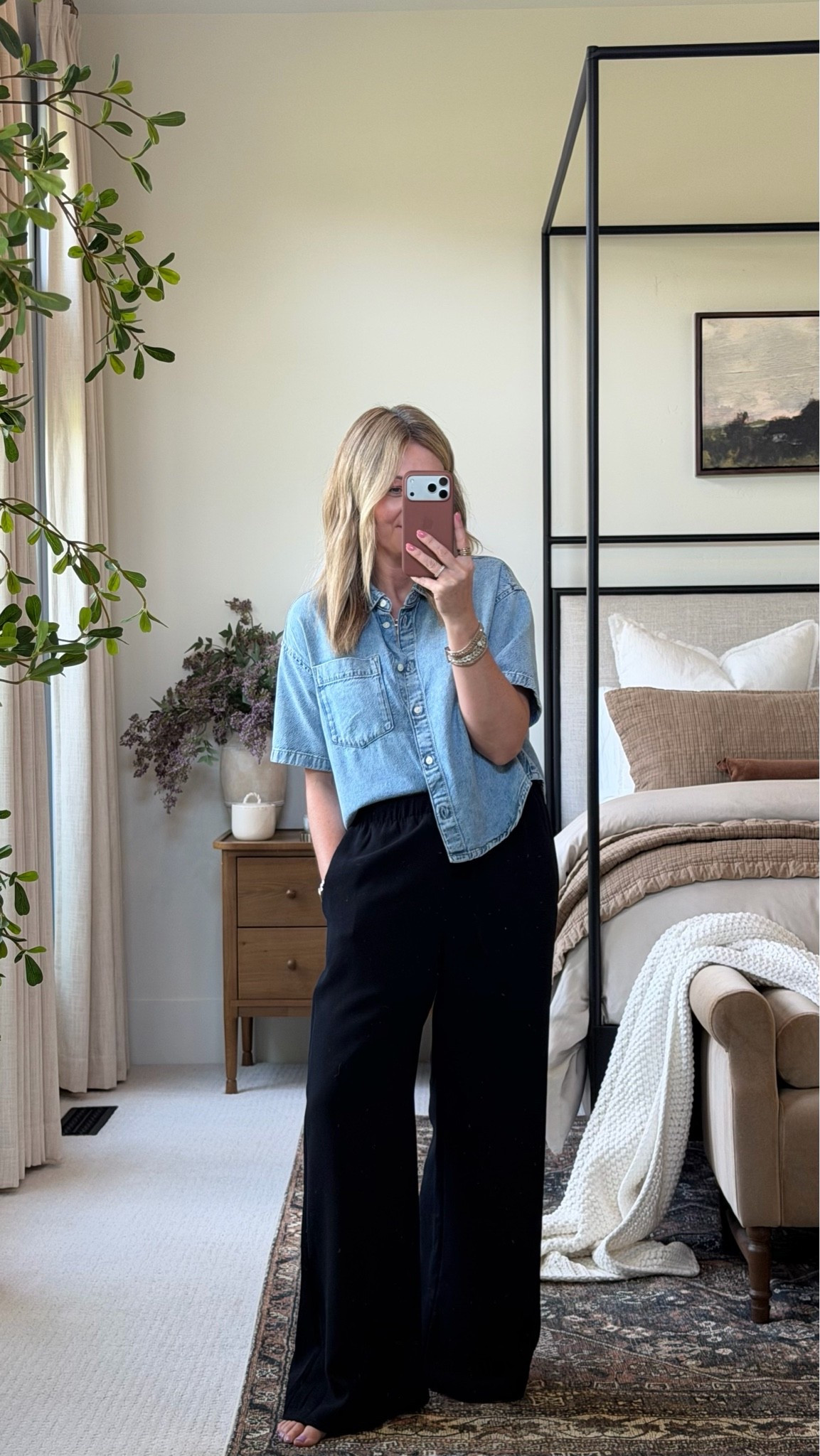 In my 40’s I’m all about investing in elevated everyday style basics I feel great in! I always feel more put together when I wear these lodge pants from Aritizia, and they are so easily dressed up or down 👏🏻

#LTKootd