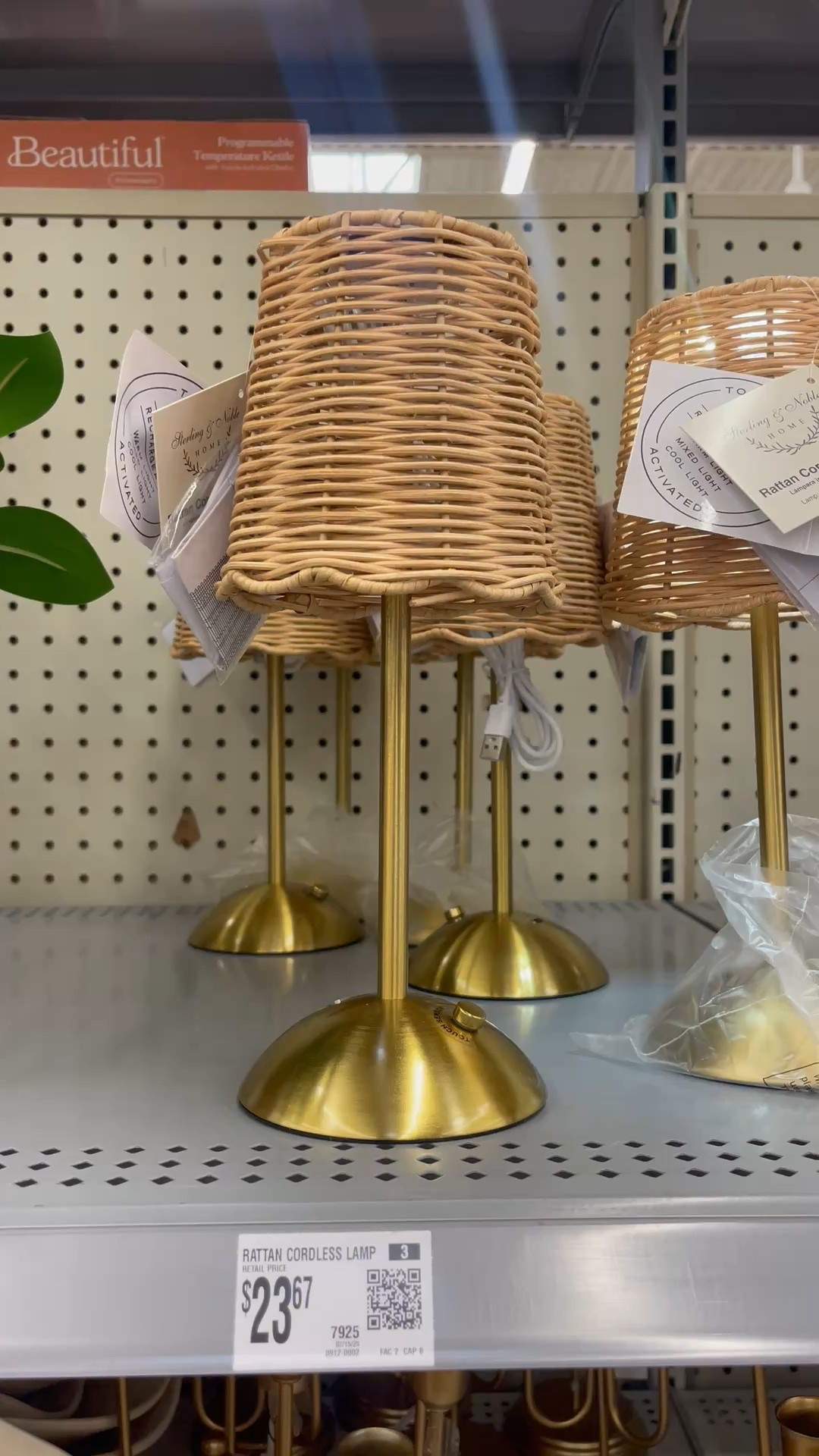 Rattan cordless lamp under $25!

Rattan lamp, cordless lamp, led lamp, small lamp, Walmart, Walmart home

#LTKHome