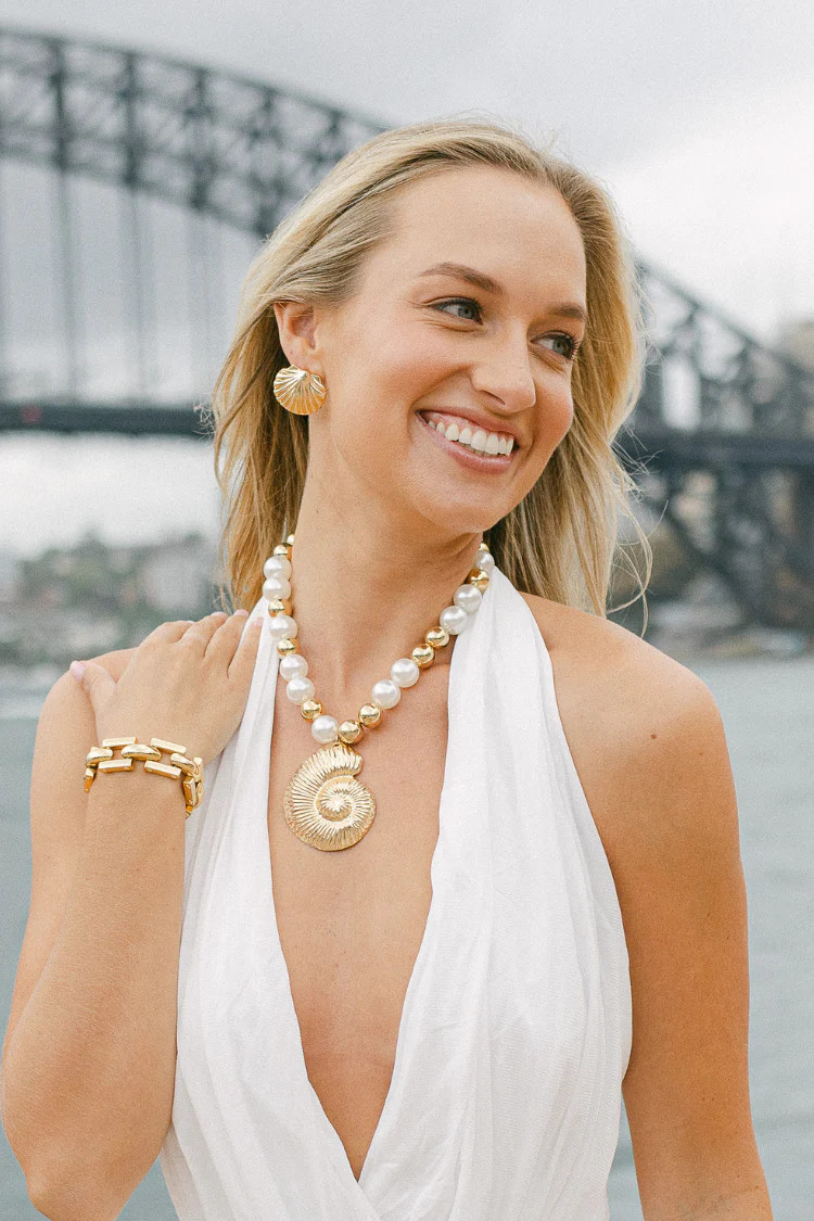 Gold Shell Stud Earrings | Confête