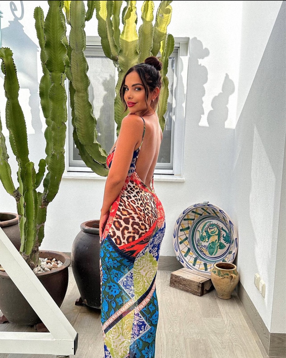 Robe d’été colorée, robe à bretelle et dos nu, robe à motifs multicolore #summerdress #robecolorée

#LTKSeasonal #LTKunder50