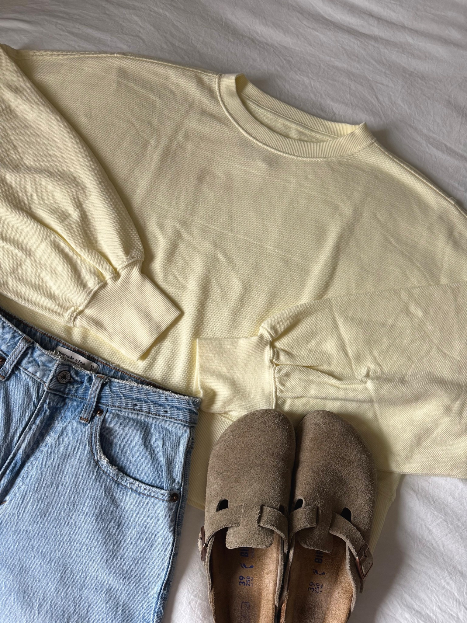 Yellow sweatshirt + jeans 💛

#aerie #casualoutfit #sweatshirt #springclothes #springoutfit

#LTKSpringSale #LTKSaleAlert #LTKSeasonal