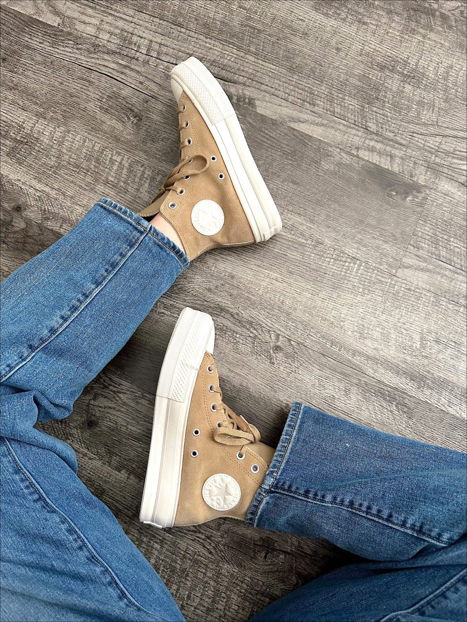 OBSESSED with my new converse platforms!

Chuck Taylor All Star Lift Platform Suede
Size: 7.5 (this is my true size)

#converse #chucktaylorplatforms #neutralshoes #ootd #shoesoftheday

#LTKsalealert #LTKFind #LTKfit