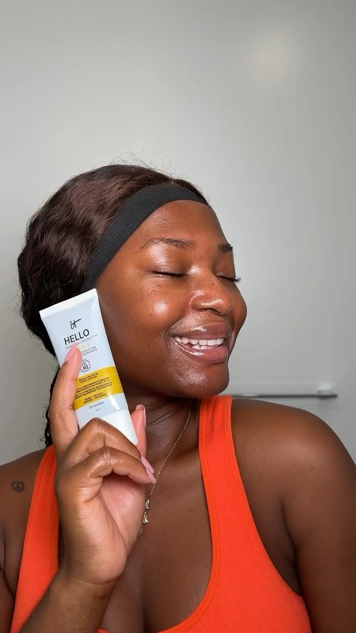 In my running era 🏃🏾‍♀️

and @itcosmeticsca Hello Sunshine SPF 50 is my must-have for lightweight, invisible sun protection on every run.

#running #runner #sunprotection #skinprotection #itcosmetics #hellosunshinespf50 #sunscreenforblackskin