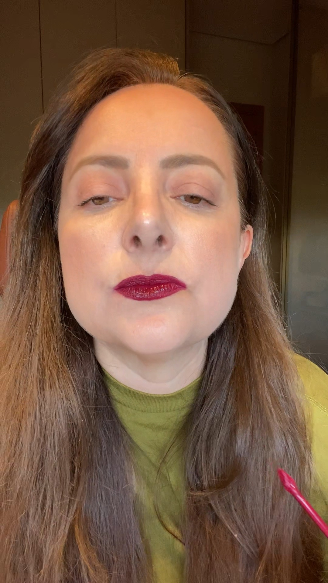 Aplicando o batom líquido matte da Catharine Hill na cor Urban. Em choque com essa cor tão linda! 

#LTKbrasil #LTKbeleza