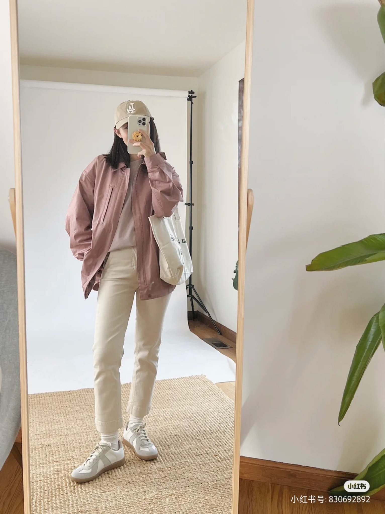 2023 Uniqlo U 情人节约会Look｜粉粉嫩嫩

◽️好久没营业啦！
◽️今年的u系列最期待的一件
高级的烟灰粉外套
男款最小号
oversize长度刚刚好
◽️里面的长袖t也是这次u系列的
同色系简简单单哒～
情人节假装去约会就穿它了
#LTKchina #LTKasia

#LTKFestival #LTKstyletip