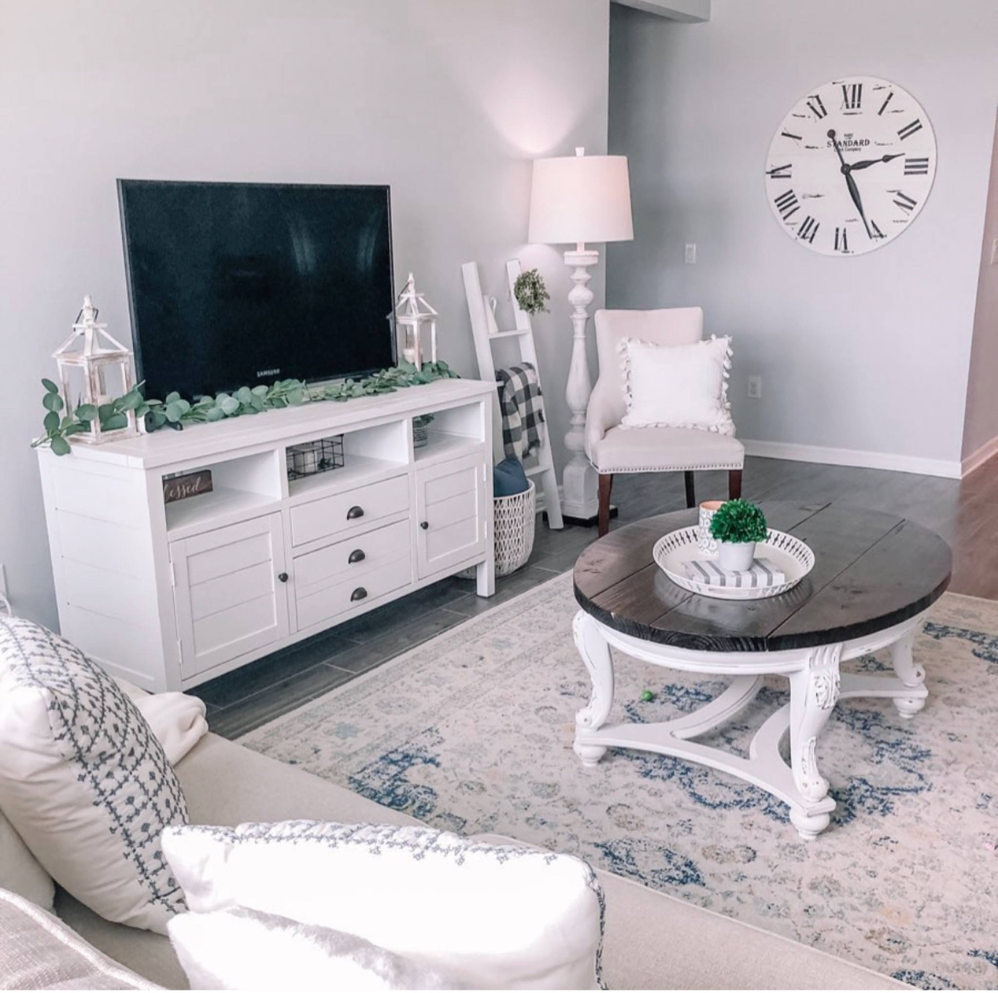 Living room furniture home decor 

#LTKsalealert #LTKhome #LTKFind