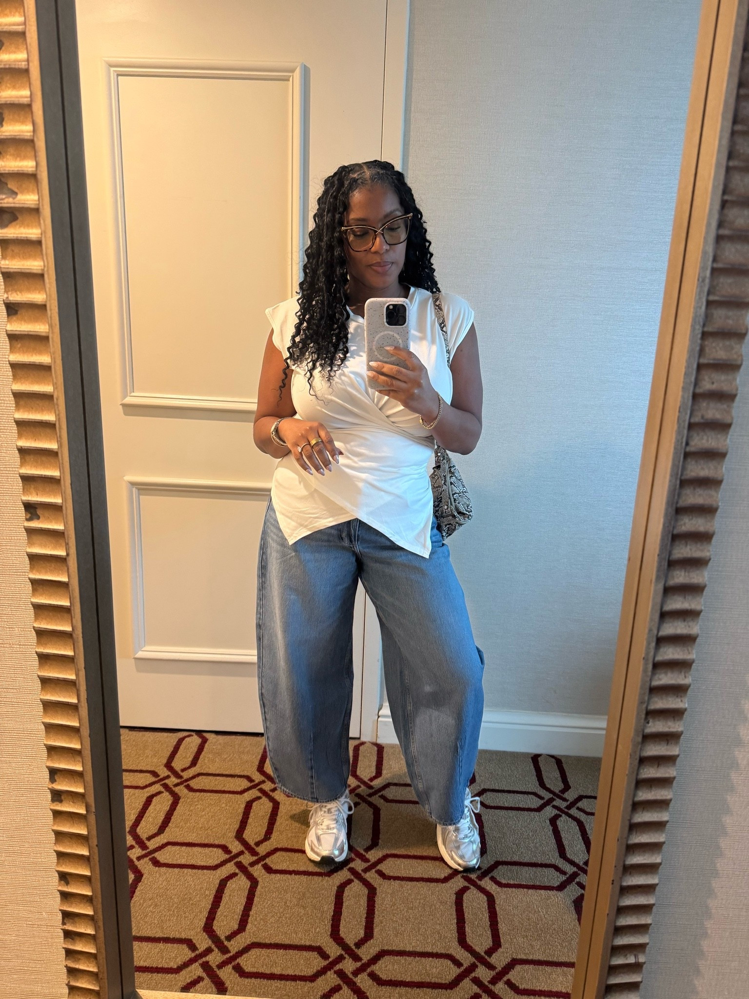 My new fave barrel jeans

#LTKootd #LTKmomlife