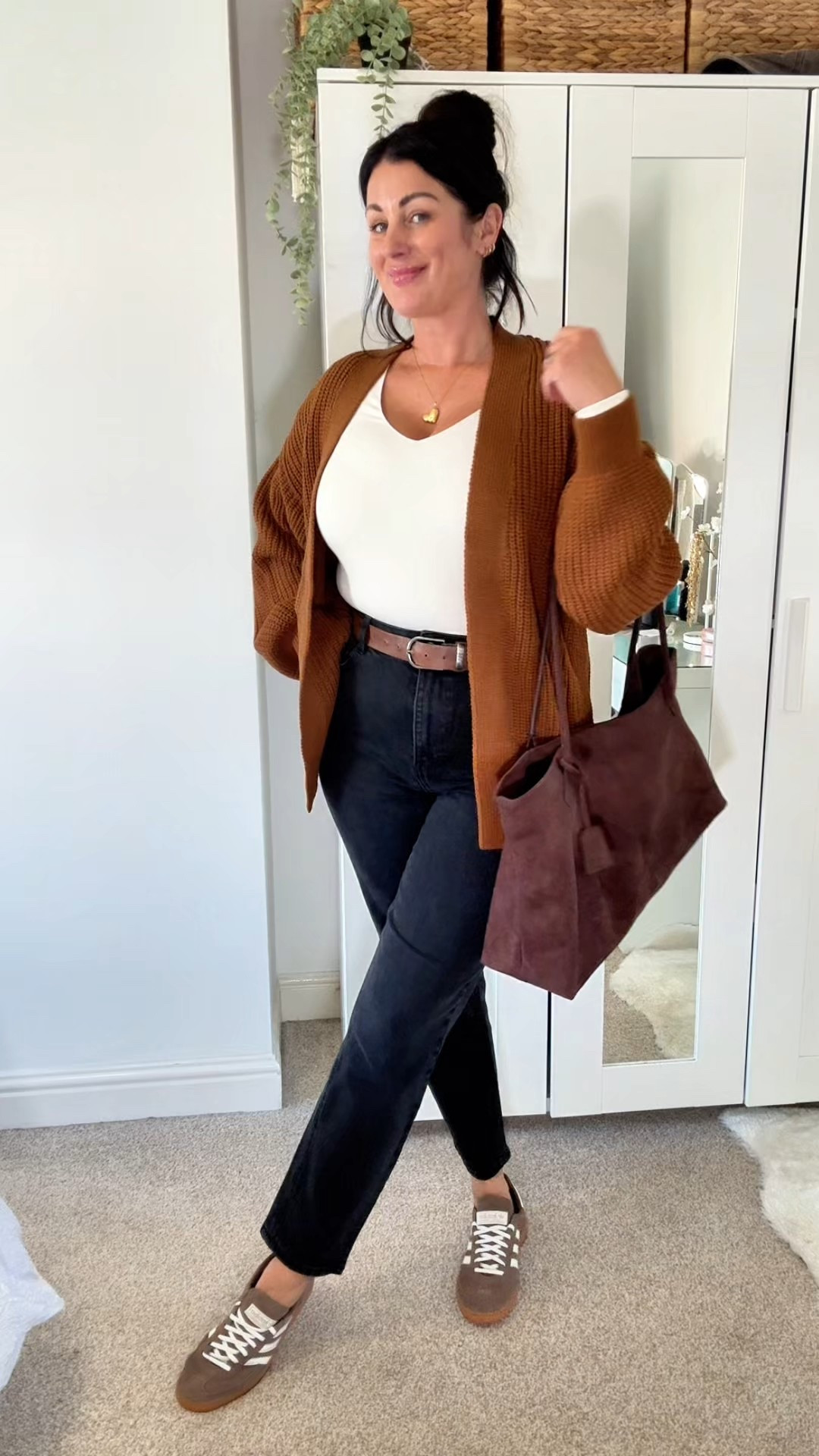 Tall girls , long legs dread shopping for jeans and trousers 👖 ??? Yep the struggle is real. 🤦🏻‍♀️
So I’m sharing some of my favourite Tall long leg jeans and trousers I’ve discovered so far in Autumn 2025.

Comment ‘long legs`for links.

Adalae & Tori jeans, black trousers  @newlook 
Herring bone & Rust trousers @asos 
Wide leg with green jumper I picked up in store @fandfclothing 
Wide leg with burgundy jumper again in store @georgeatasda  both L leg.

#LTKtall

#LTKautumn #LTKjeans #LTKuk