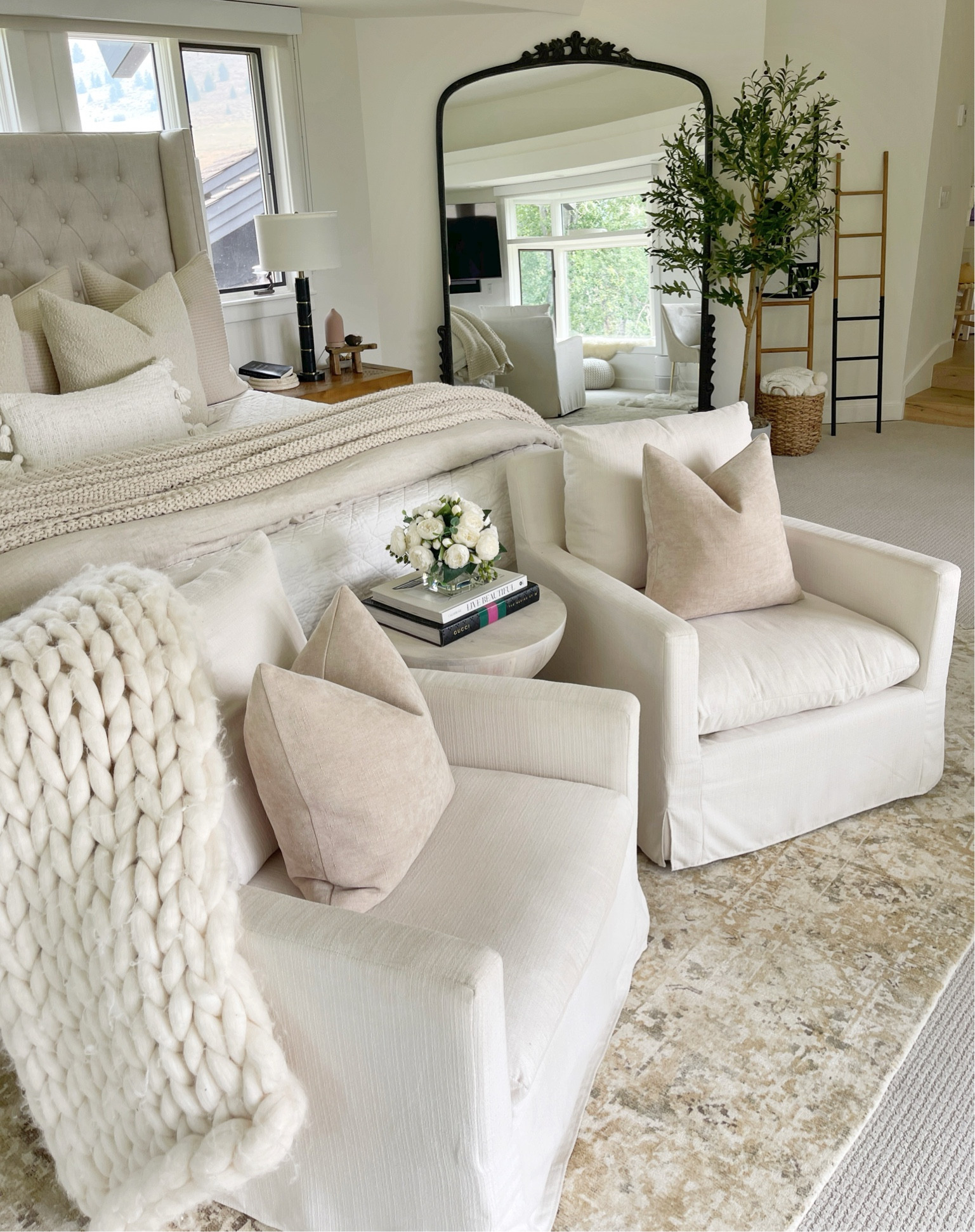 HOME \ end of bed styling with two swivel accent chairs!

Bedroom
Bedding
Decor
Rug
Pillows
Amazon 

#LTKFindsUnder100 #LTKHome #LTKFindsUnder50