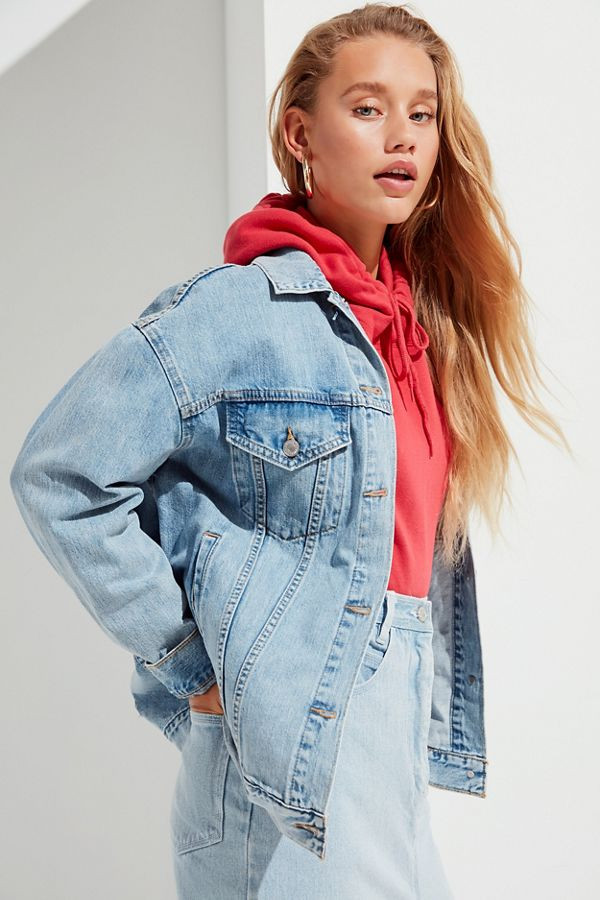 Levi’s Oversized Denim Trucker Jacket | Urban Outfitters (US and RoW)