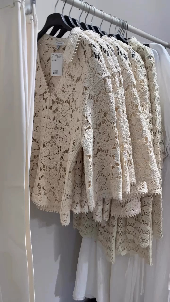 Gorgeous crochet pieces for Spring season 🖤

Spring spring outfit, transitional season, capsule wardrobe, high street, crochet top, crochet dress, crochet cardigan, H&M new in, embroidery, embroidered top 

#LTKworkwear #LTKstyletip #LTKspring