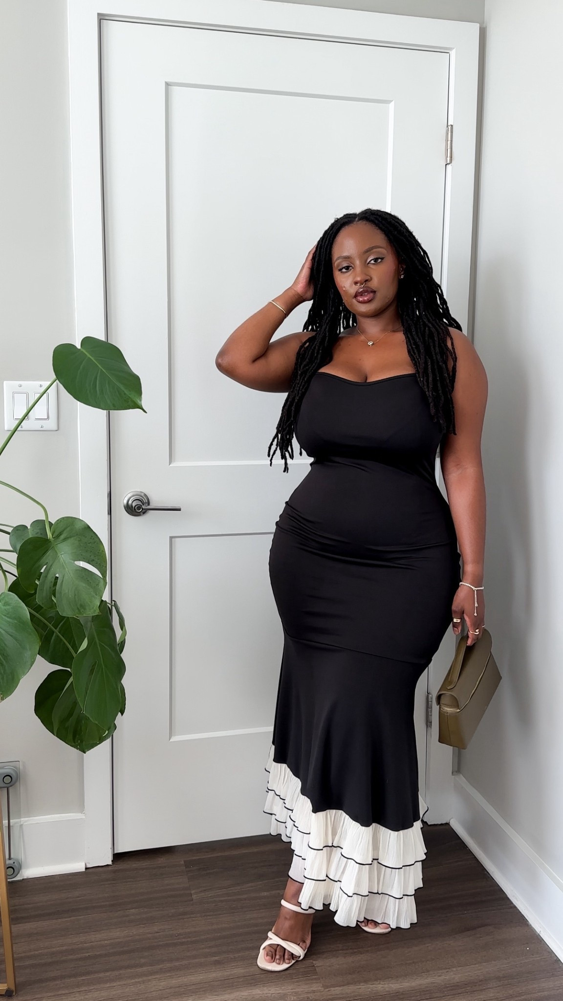 Love a good bodycon dress and this one fits my body like a glove! 

I’m wearing a Medium - this dress does run large so I would recommend sizing down 

#LTKStyleTip #LTKItBag #LTKFindsUnder100