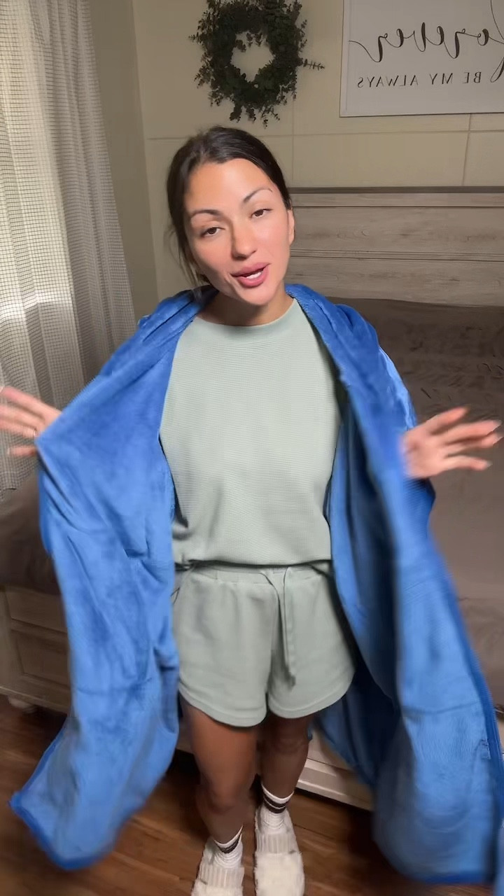 Wearable blankets are in this year 👏😍

#LTKFindsUnder50 #LTKGiftGuide #LTKHoliday