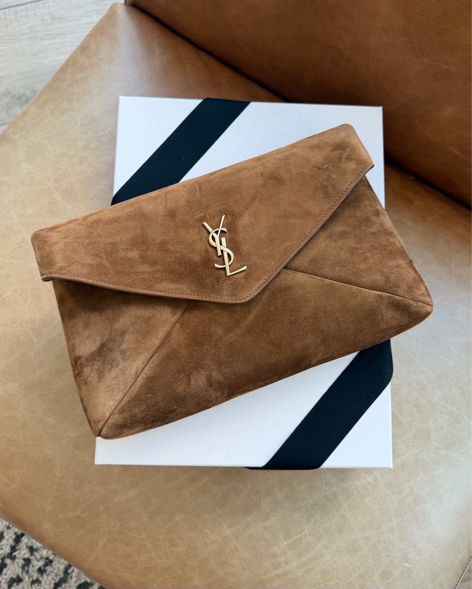 Fav new bag for fall …this gorgeous suede version of my go to black clutch I’ve carried for years!! It is absolutely stunning and oversized…fits everything I need for evening! 🙌🏻
The perfect, must have, bag for fall!

#LTKOver40 #LTKootd #LTKgrwm