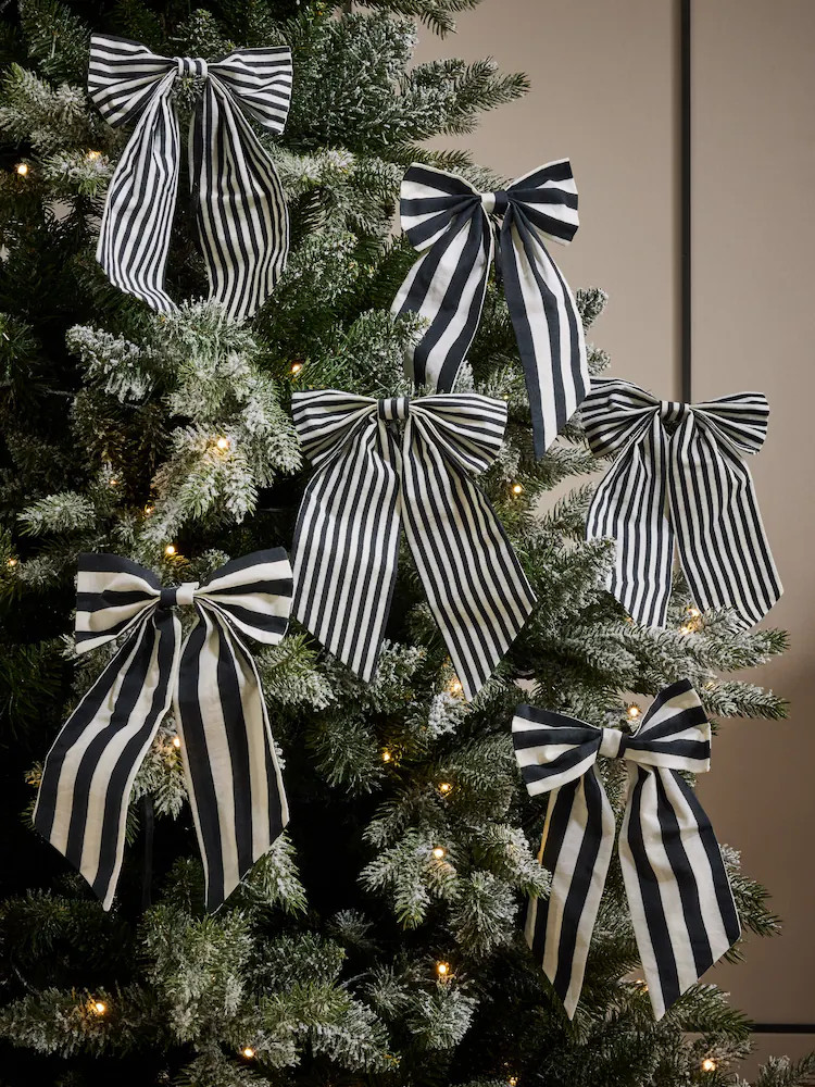 6 er-Pack gestreifte Weihnachten Kugeln mit Bow | Next EU