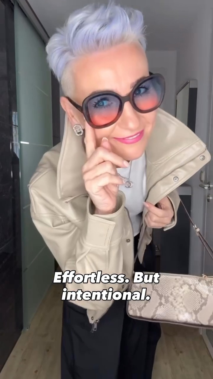 Effortless isn’t accidental.✨
Most people think it’s the clothes.
It’s never the clothes.

❗️It’s how you style them.

#outfittransformation #effortlessstyle #outfitideas #styleinspo #styleover50

#LTKluxury #LTKshoes #LTKstyletip