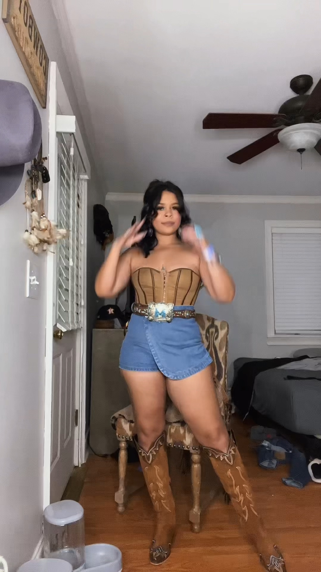 I’m 5,2 and 140 pounds everything is a medium. Boots are 6.5 

#LTKBeauty #LTKSeasonal #LTKStyleTip