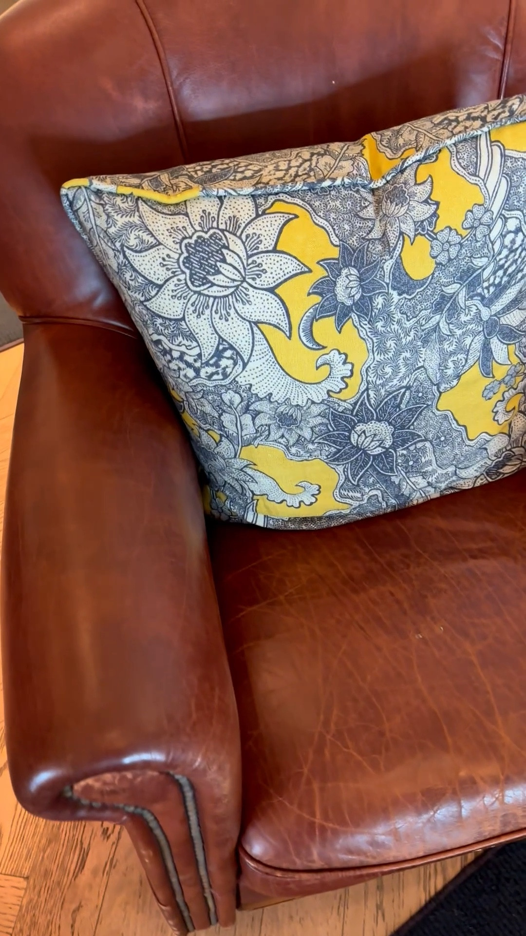 The perfect cozy corner for rainy days—sink into a leather chair, slow down, and just be.
#CozyCorner #RainyDayMood #LeatherChair #QuietLuxury #HomeDetails #SlowLiving

#LTKHome #LTKSeasonal