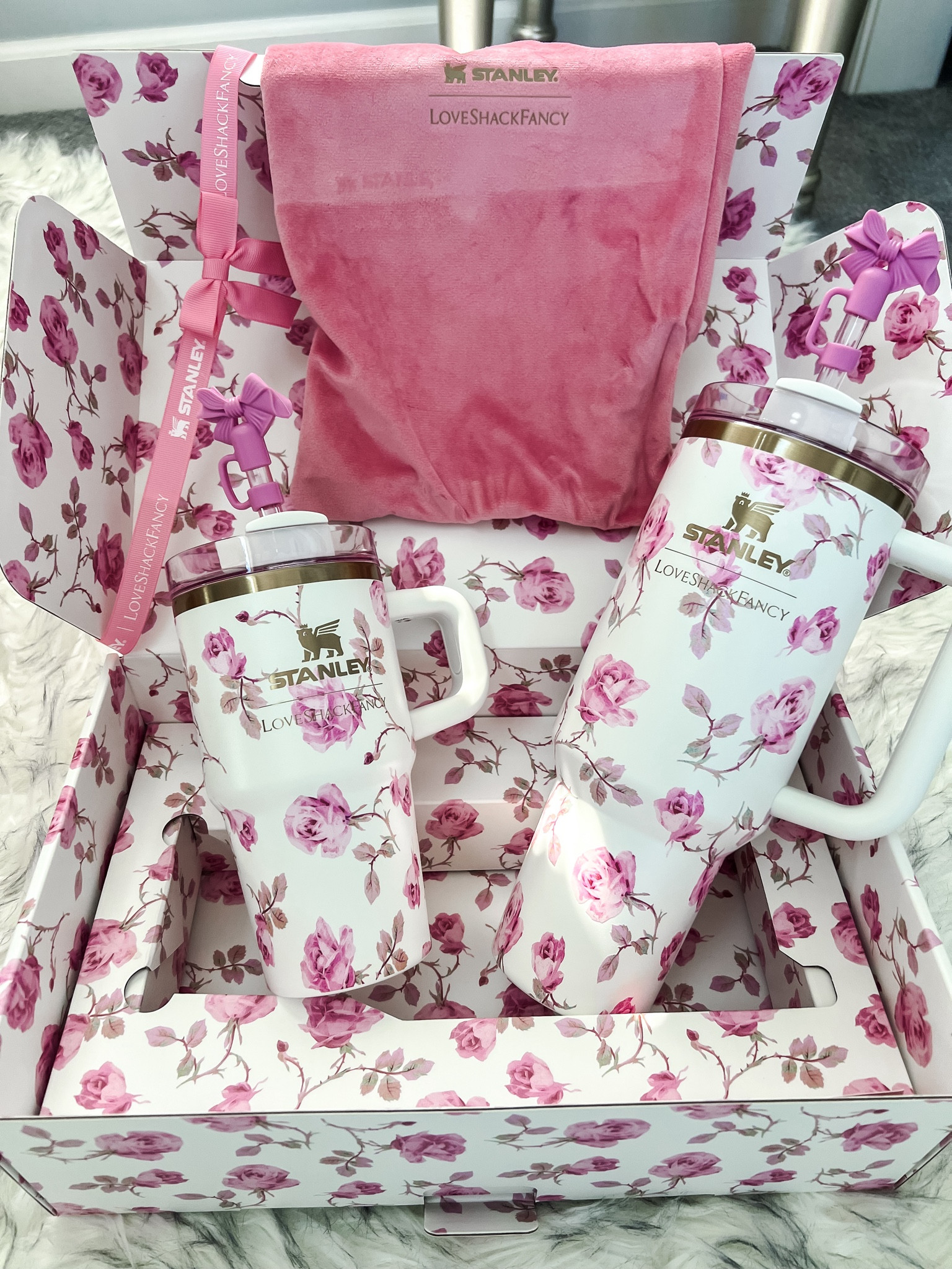 Loveshackfancy x Stanley 🎀 The prettiest cups I’ve ever seen! I will keep my eye out for another drop! 
Love shack fancy 
Stanley 
Tumblers 
Flower print 
Floral 
Pretty 
40oz tumbler 
20oz tumbler 

#LTKSeasonal #LTKFindsUnder100 #LTKStyleTip