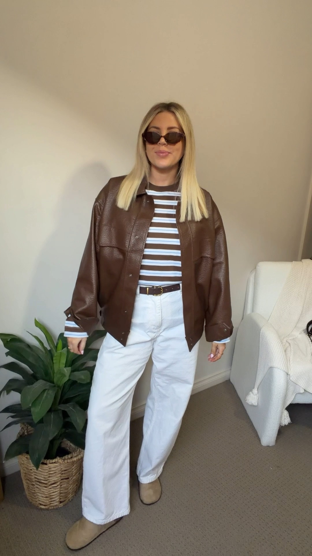 Blue, white & brown will forever be one of my fave combos 🤎🩵
Such a good mix for a teacher OOTD 🤍

Size 31 in the jeans 
Size small in the top 
Size XS/S in the jacket

#LTKaustralia #LTKautumn #LTKworkwear