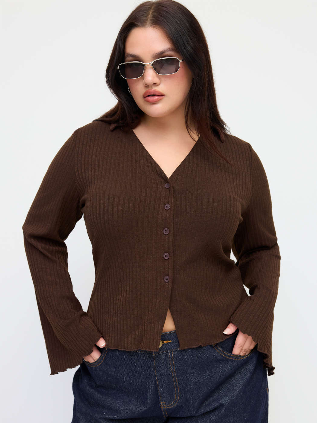 Strickstoff Langärmliges Oberteil mit gespaltenem Kragen und Salatrand Kurve & Plus For Lässige... | Cider