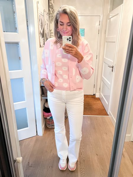 Outfits of the week 

A light pink twinset consistent of a short sleeve sweater and a matching cardigan (Reserved L), paired with a flared white jeans (Zara, EU42) and chunky sneakers. 

Entire outfit is old or cannot be linked so I have linked similar items for you. 



#LTKunder50 #LTKeurope #LTKworkwear