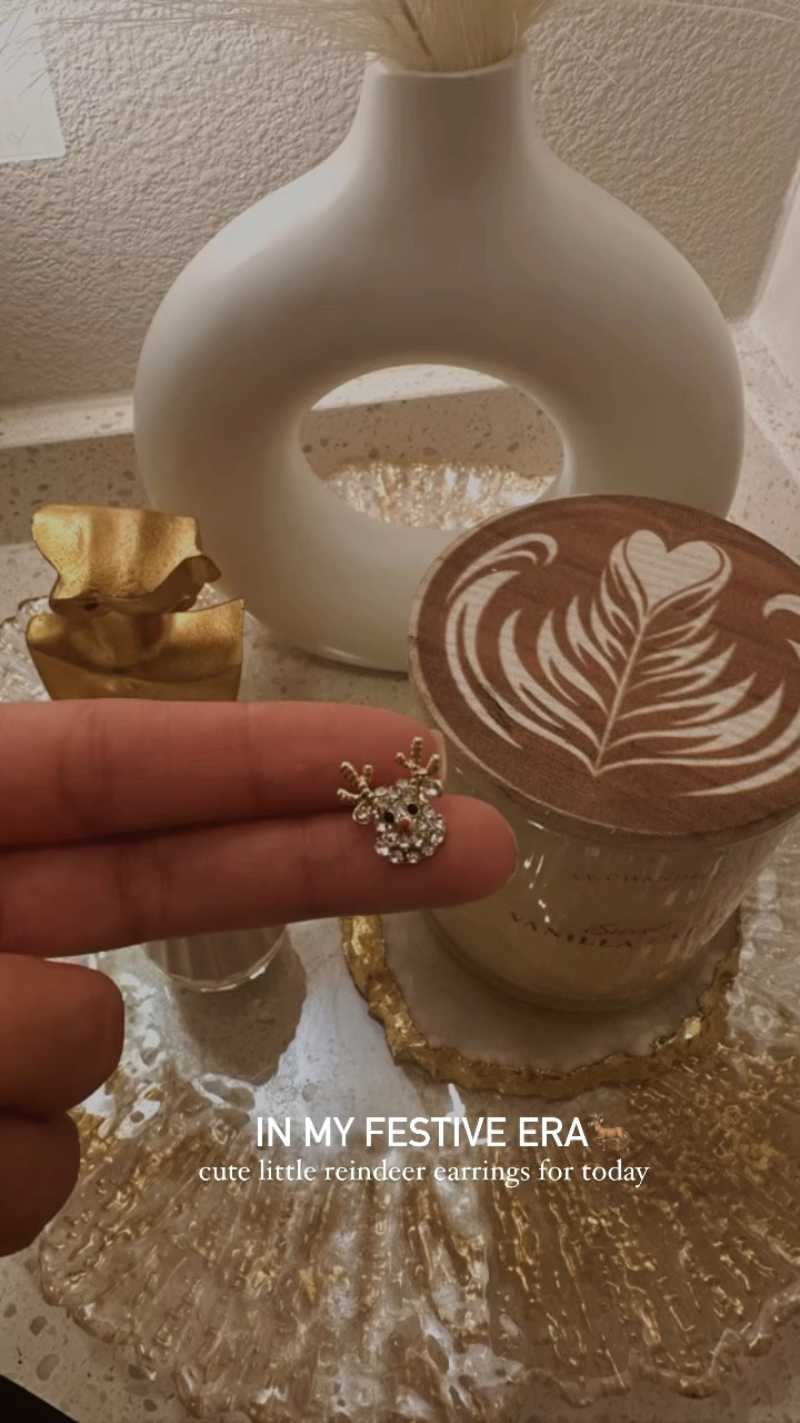 Shein Festive jewelry 🎄🦌

Affordable jewelry 
Christmas’s tree earrings 
Bow earrings
Affordable style  

#LTKSeasonal #LTKstyletip #LTKHoliday