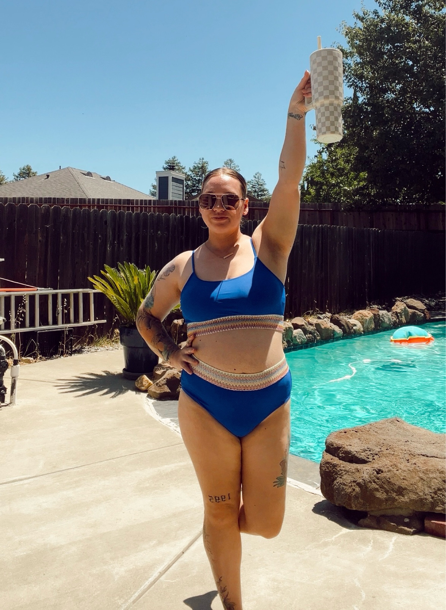 Wearing a size large ☀️🦋
(size 8//155lb//5'1)