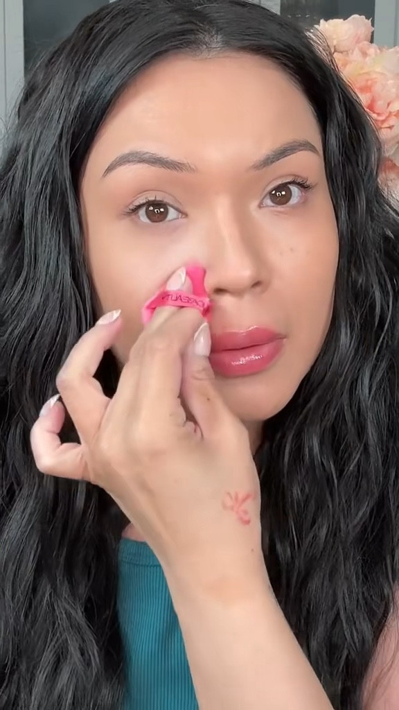 How to snatch your face using powder! 

#LTKGiftGuide #LTKbeauty #LTKHolidaySale