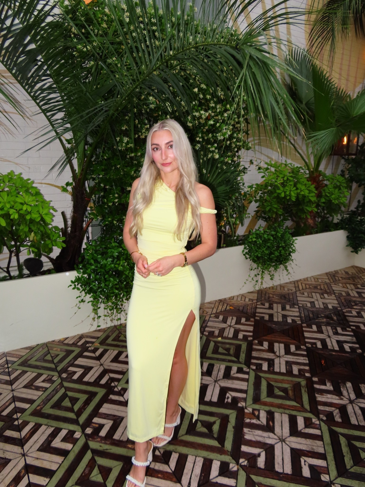Date night, girls night, girly outfit, yellow dress, spring, bar outfit, bachelorette, trendy, minimalist, butter yellow
