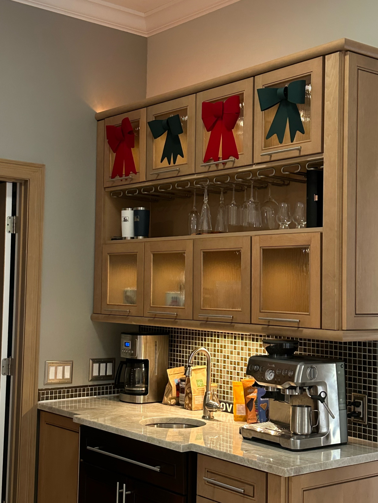 Christmas bows! 

Walmart finds, Walmart christmas finds, Christmas decor, home decor, Christmas bows, holiday bows

#LTKHoliday #LTKHome #LTKSeasonal