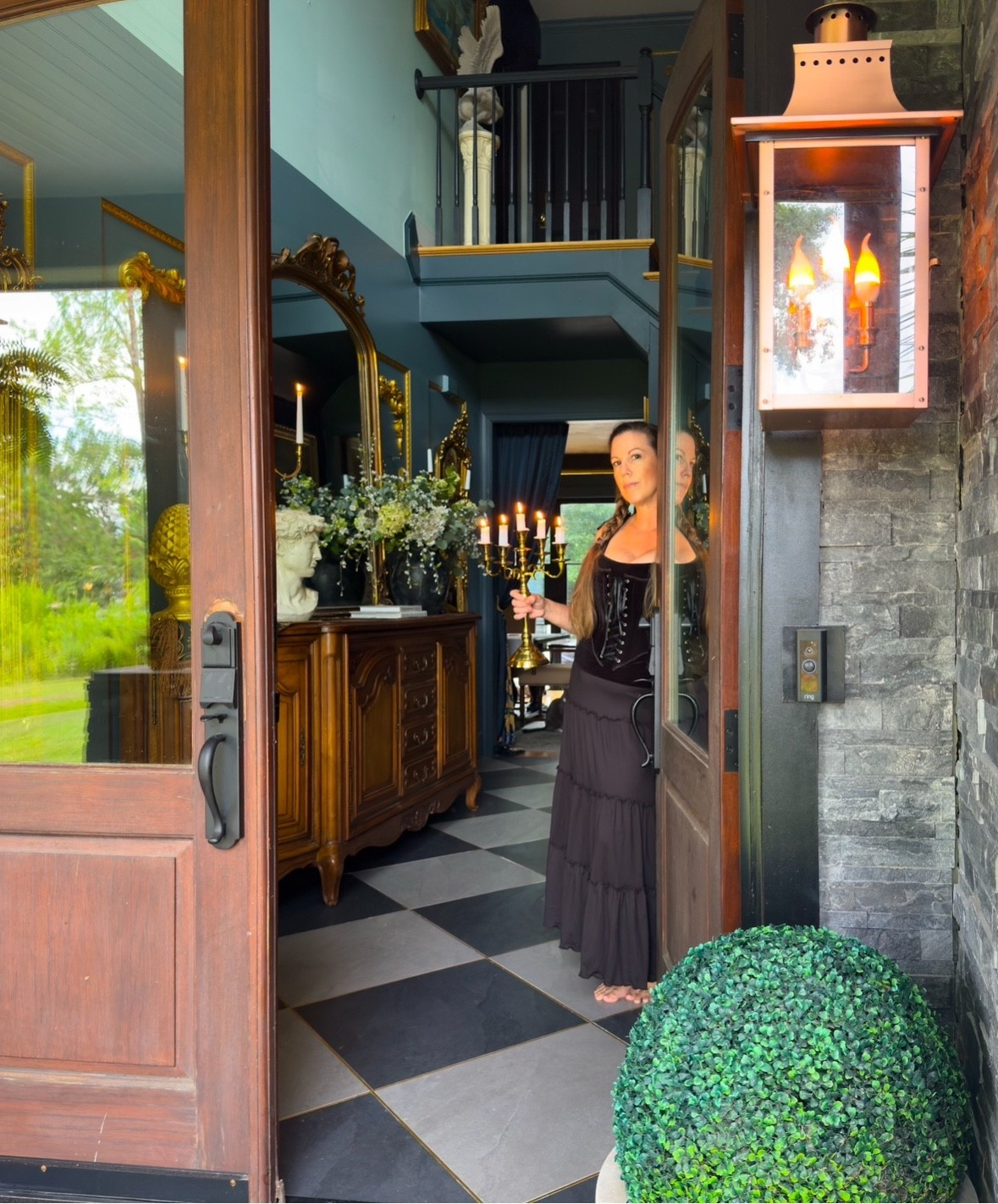 A black dress paired with the glow of a candlelit candelabra as she opens the door to greet guests. A warm, dramatic welcome that sets the tone for an evening rooted in elegance and intention. 🖤🕯️

#HostingInStyle #EveningEntertaining #CandlelitMoments #TimelessElegance #OldWorldCharm #QuietLuxury #HomeAtmosphere #InteriorMood #EntertainingAtHome #callsigndesign

