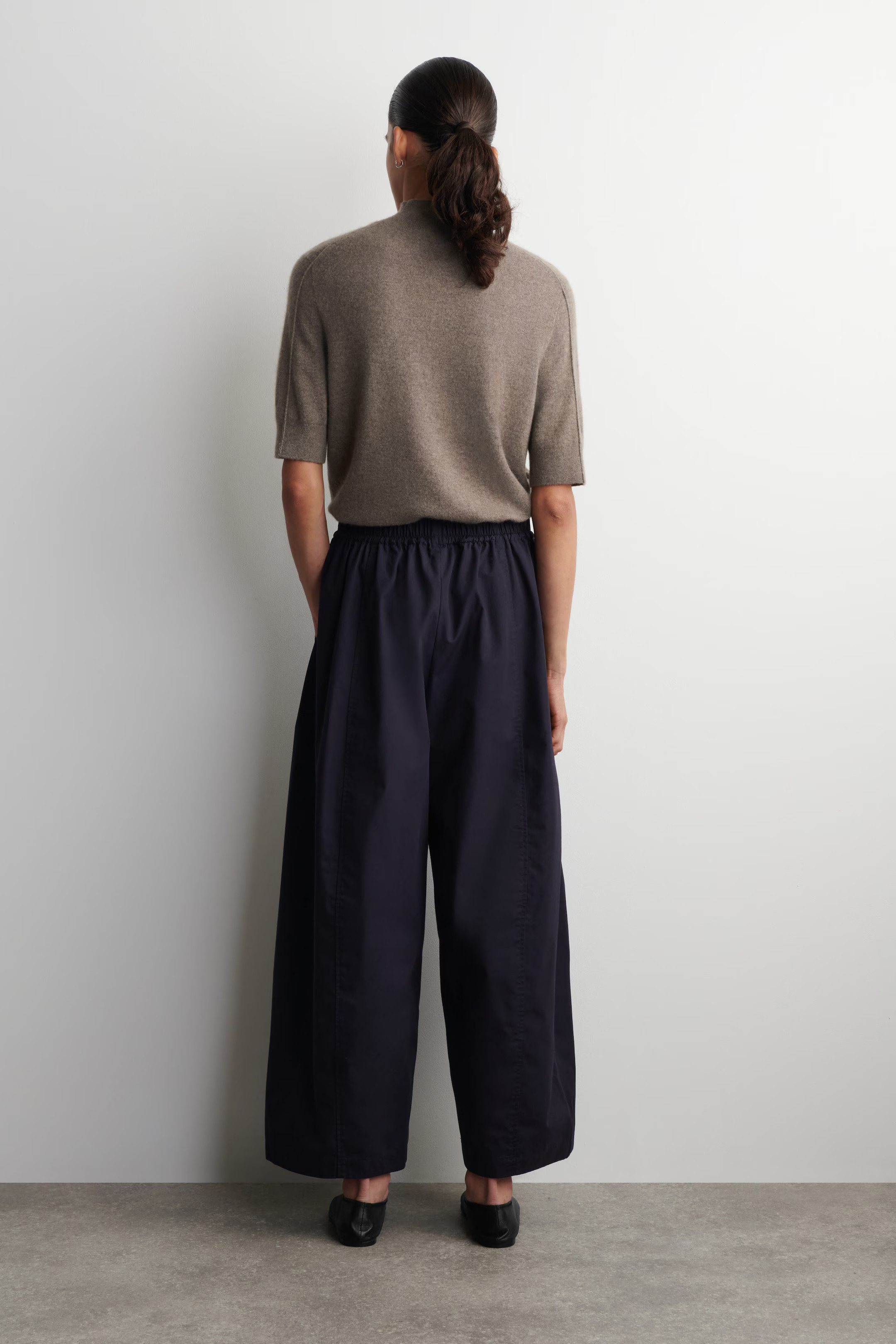 ELASTICATED BARREL-LEG TROUSERS - NAVY | COS GB | COS UK