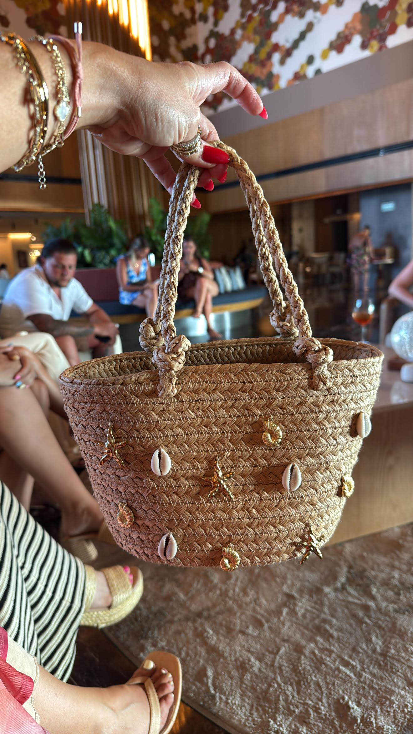 This sea shell purse is the cutest little statement piece . 🐚🧜🏻‍♀️

I will be using it all summer!!  

TargetFind
MermaidVibes
BeachStyle 

 

#LTKdayinmylife #LTKSeasonal #LTKTravel