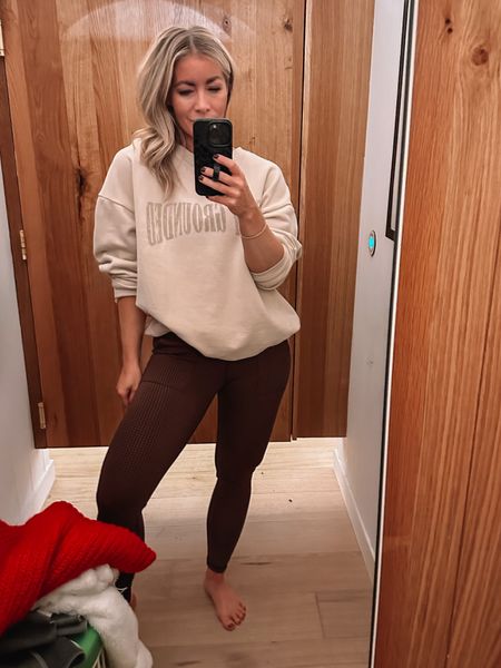 Aerie, aerie offline, aerie lounge, aerie comfy, comfy clothes, winter lounge, christmas gift, holiday gift, christmas, holiday, crewneck, crew, leggings, lounge pants