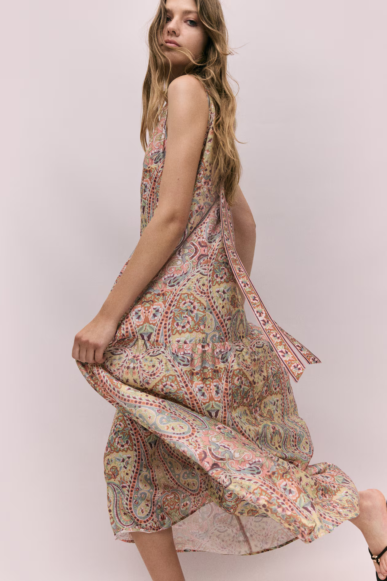 Vestido evasé con lazada | H&M (FR, IT, ES, PT, BE)