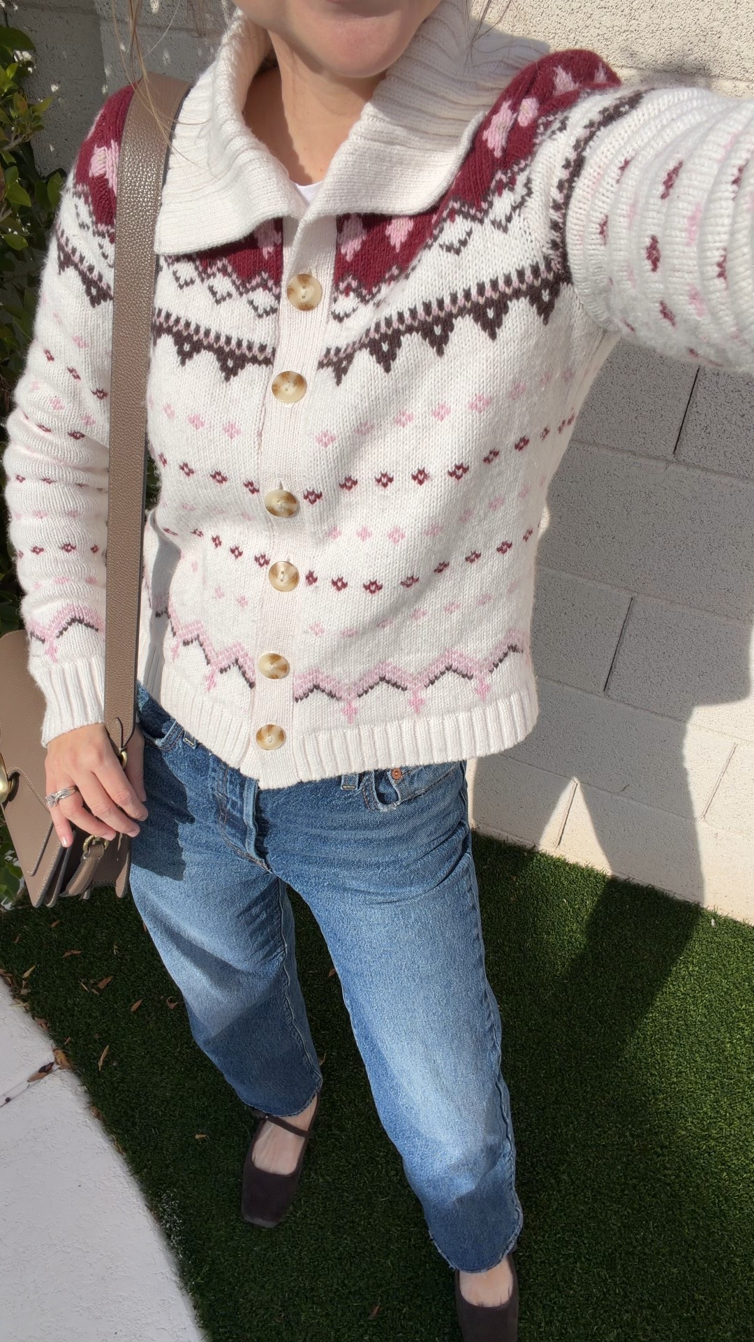 One of those outfits that feels like a deep breath.
Warm layers, comfortable denim, and a sweater that somehow makes the whole look feel finished—even on a regular day running errands

Sweater XS 
Jean 25x
Flats 5

#LTKHoliday #LTKootd #LTKPetite