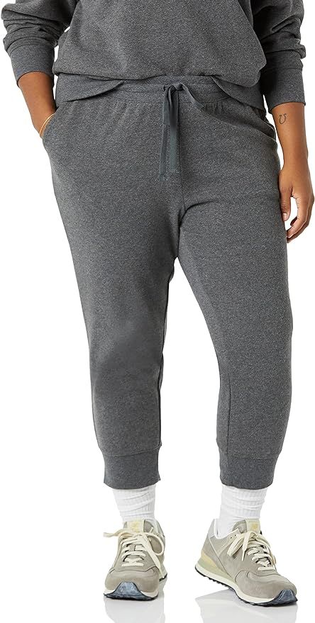 Amazon Essentials Women's Fleece Capri Jogger Sweatpant (Available in Plus Size) | Amazon (US)