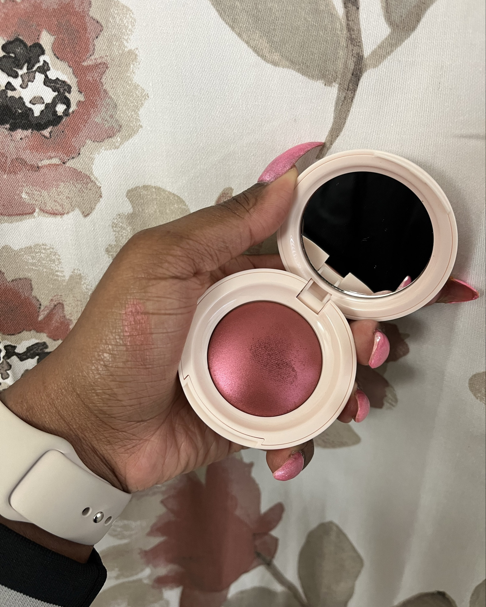 I’m a sucker for blush so I had to try the Rare Beauty by Selena Gomez
Soft Pinch Luminous Powder Blush in shade Truth! I’m a fan.

#LTKfindsunder50 #LTKxSephora #LTKsalealert