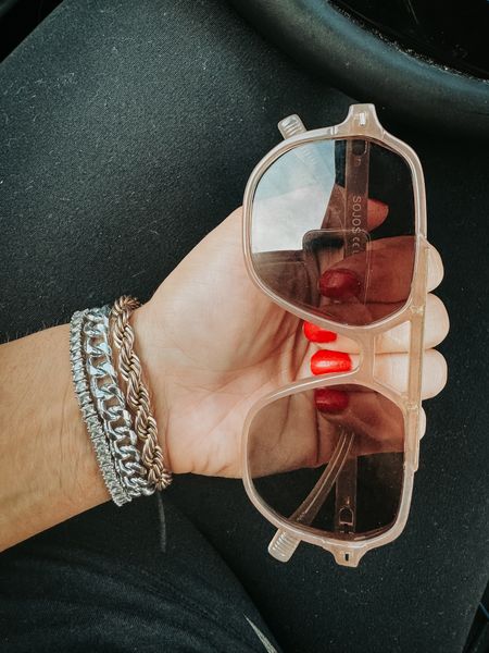 Amazon Sunglasses


#sunglasses #travel #vacation #casual #oversized #amazon #weekend #momstyle #mom #ootd

#LTKtravel #LTKstyletip #LTKfindsunder50