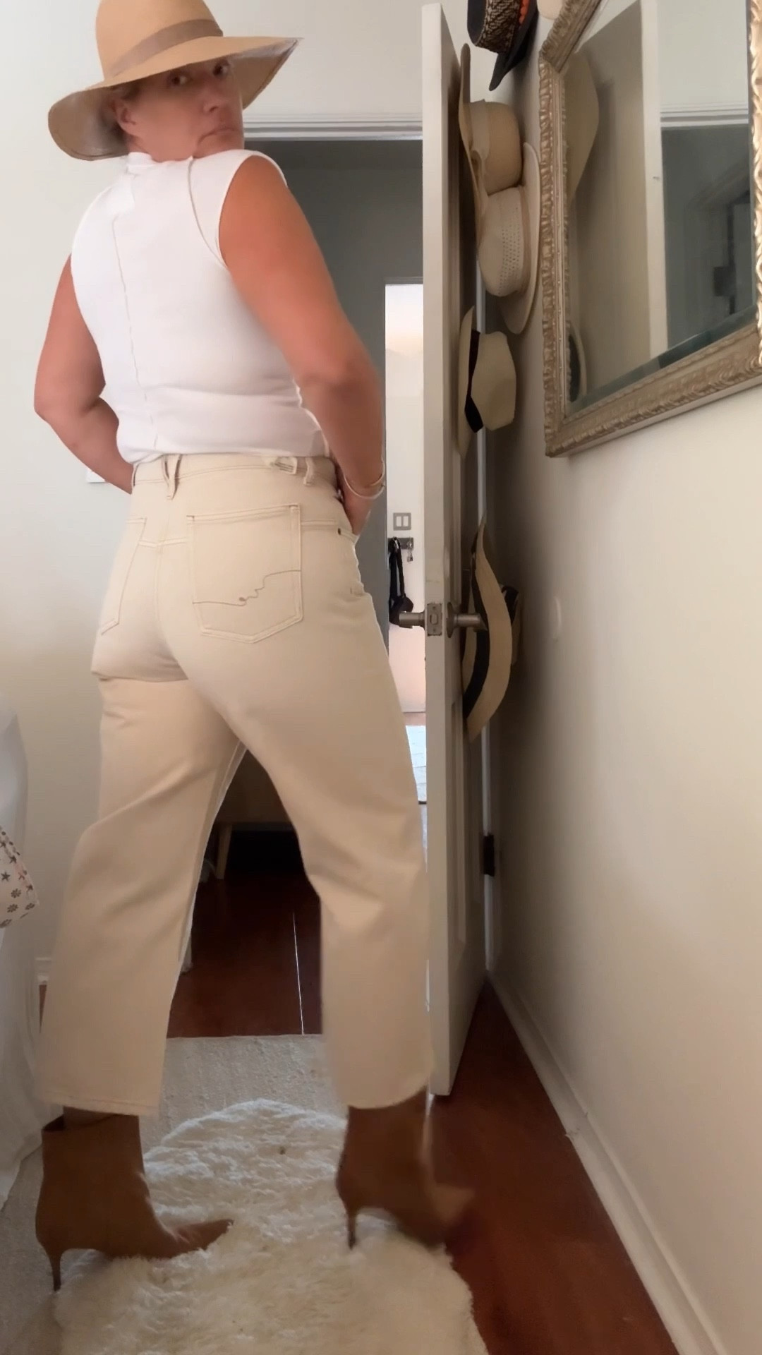 Found my new favorite off-white fall jeans. 


#LTKMidsize #LTKSeasonal #LTKFindsUnder100