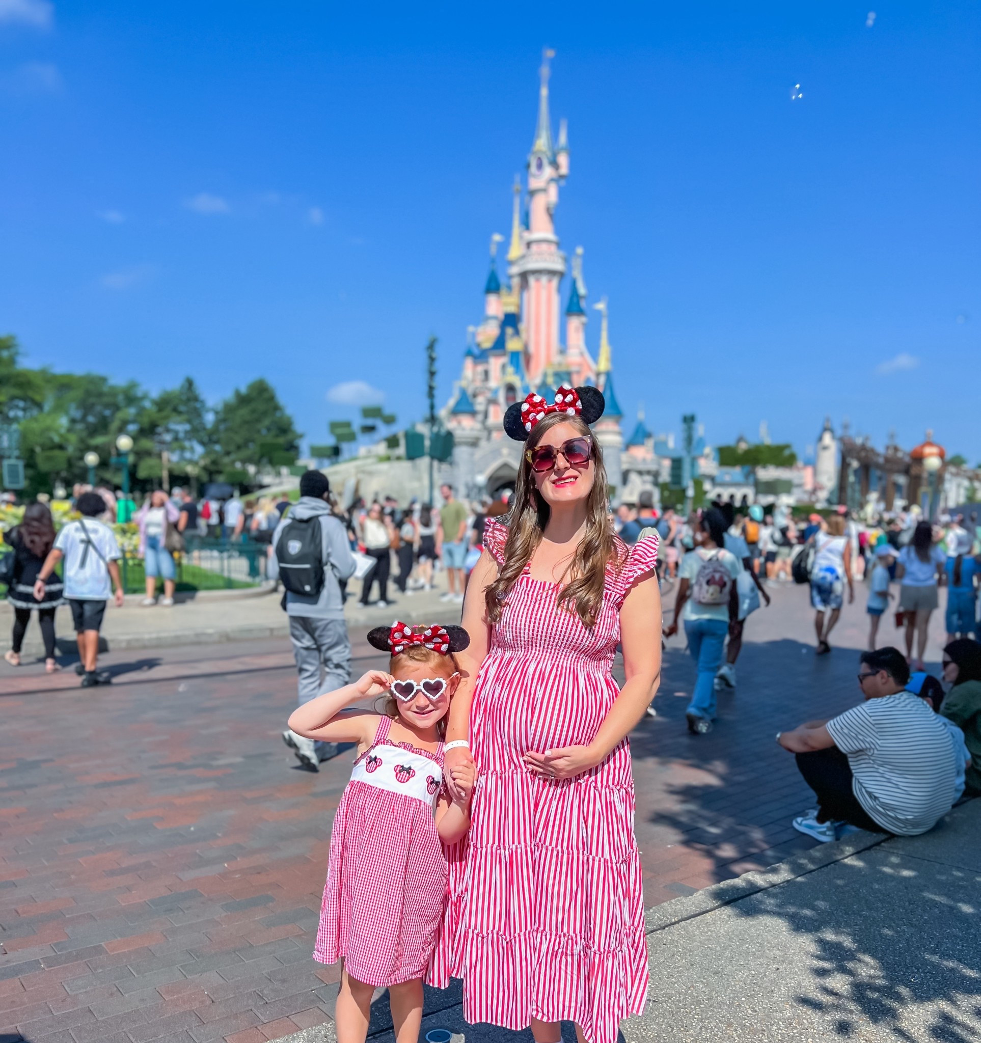 The most magical day @disneylandparis one week ago! 🏰 🐭 🪄 ✨ #disneylandparis #classicwhimsy #hillhouse 