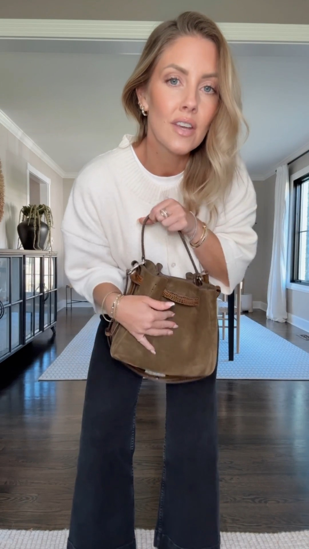 Amazon has been coming in HOT with the tops lately!!

Small Amazon sweater / 25 jeans which is true to size for me 

Amazon, Amazon sweaters, mid length tops, mid length sleeve, bag, it bag, jeans, anthro jeans, church outfit, Amanda West, Almost ready blog

#LTKFindsUnder50 #LTKStyleTip #LTKWorkwear