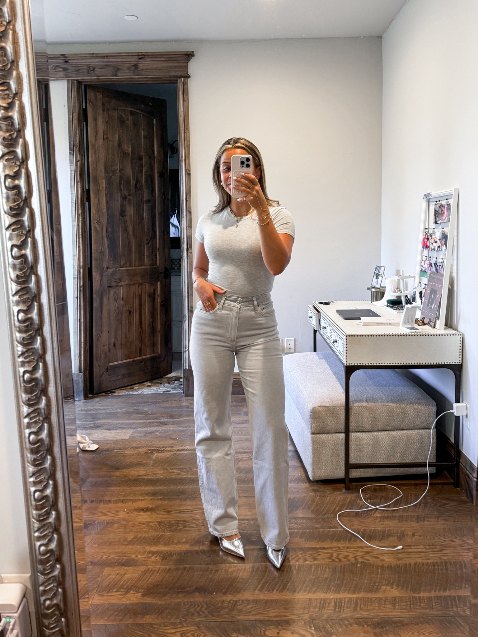 Monochrome fall fit


#LTKBacktoSchool #LTKSeasonal