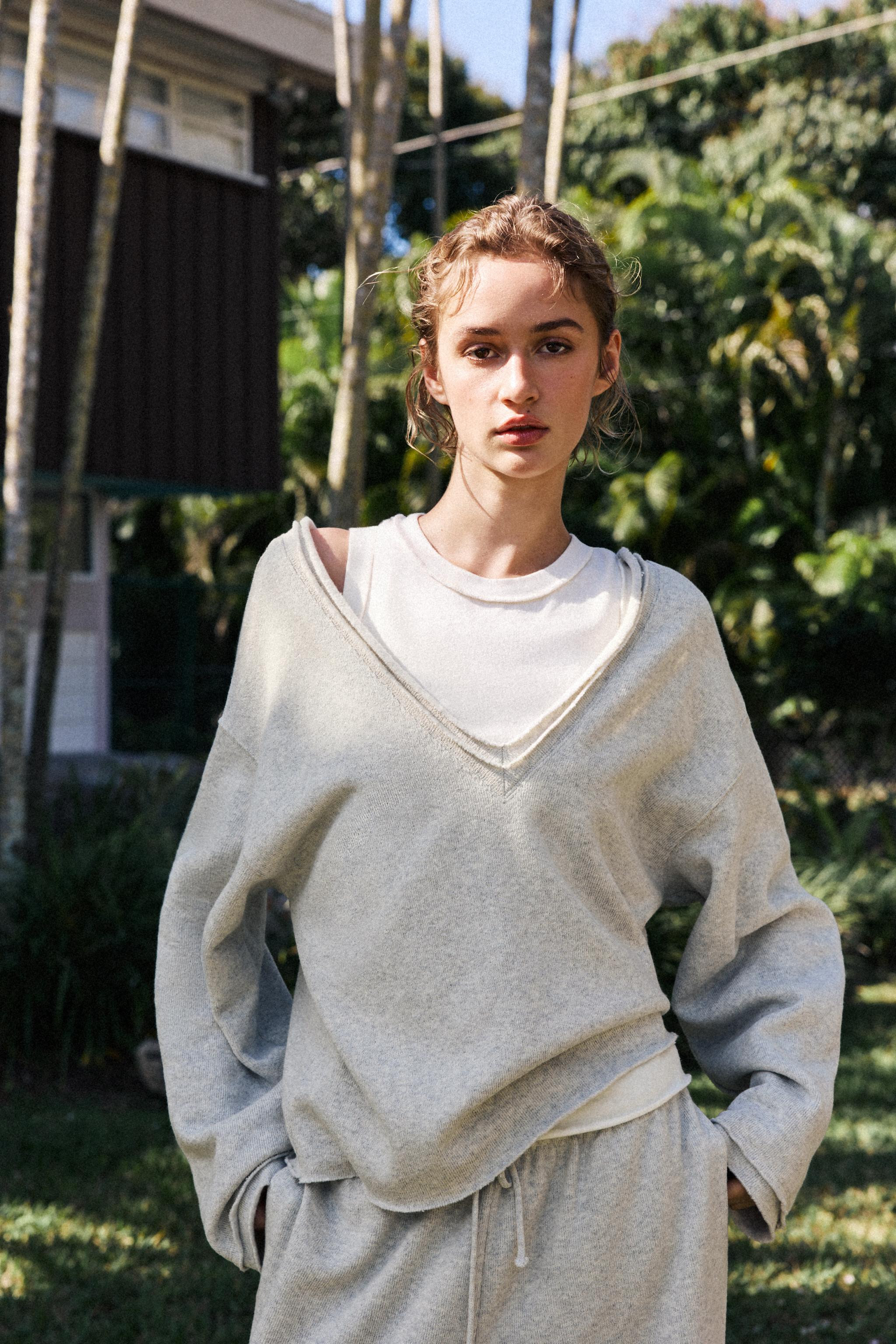 SOFT V-NECK SWEATSHIRT | Zara US