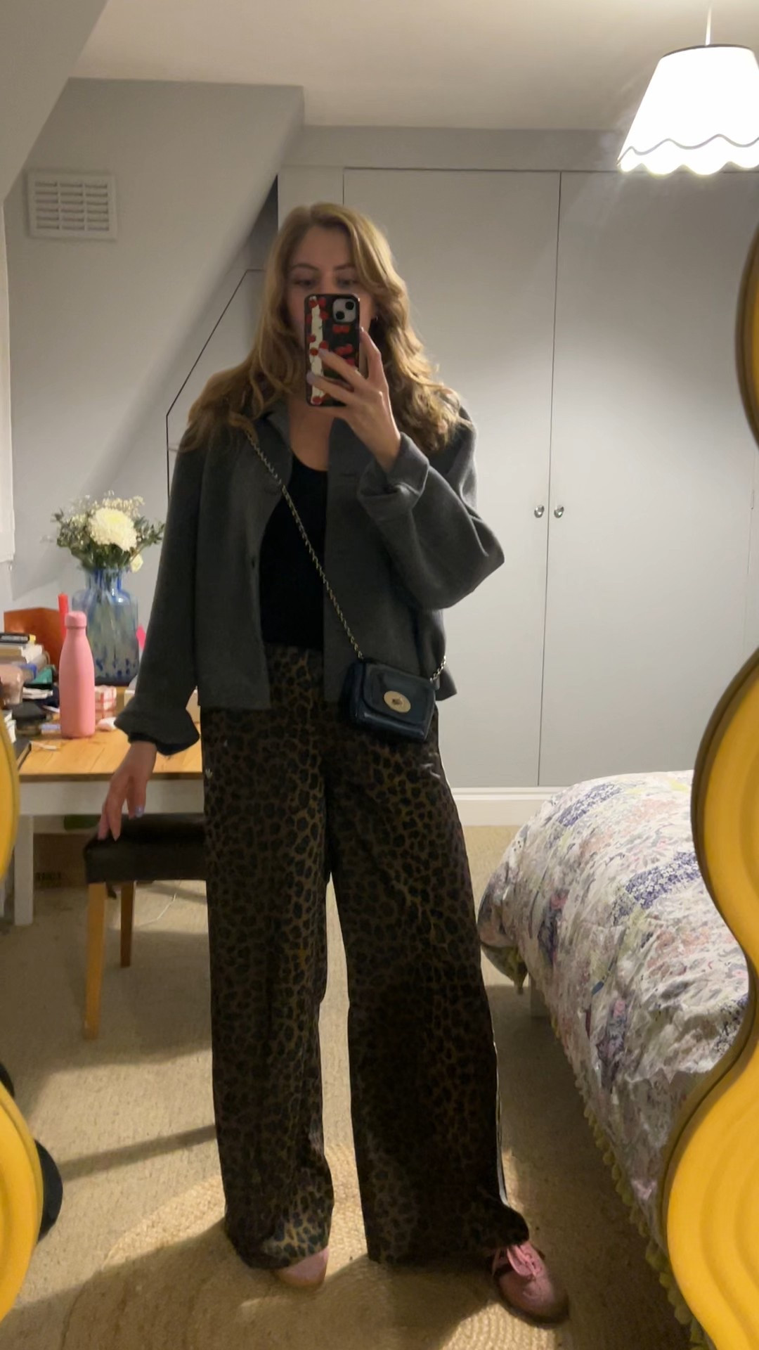 Adidas satin leopard print trousers! Obsessed with these joggers I found on LTK, and paired with pink adidas gazelle and a grey wool jacket for spring workwear

#LTKspring #LTKworkwear #LTKuk