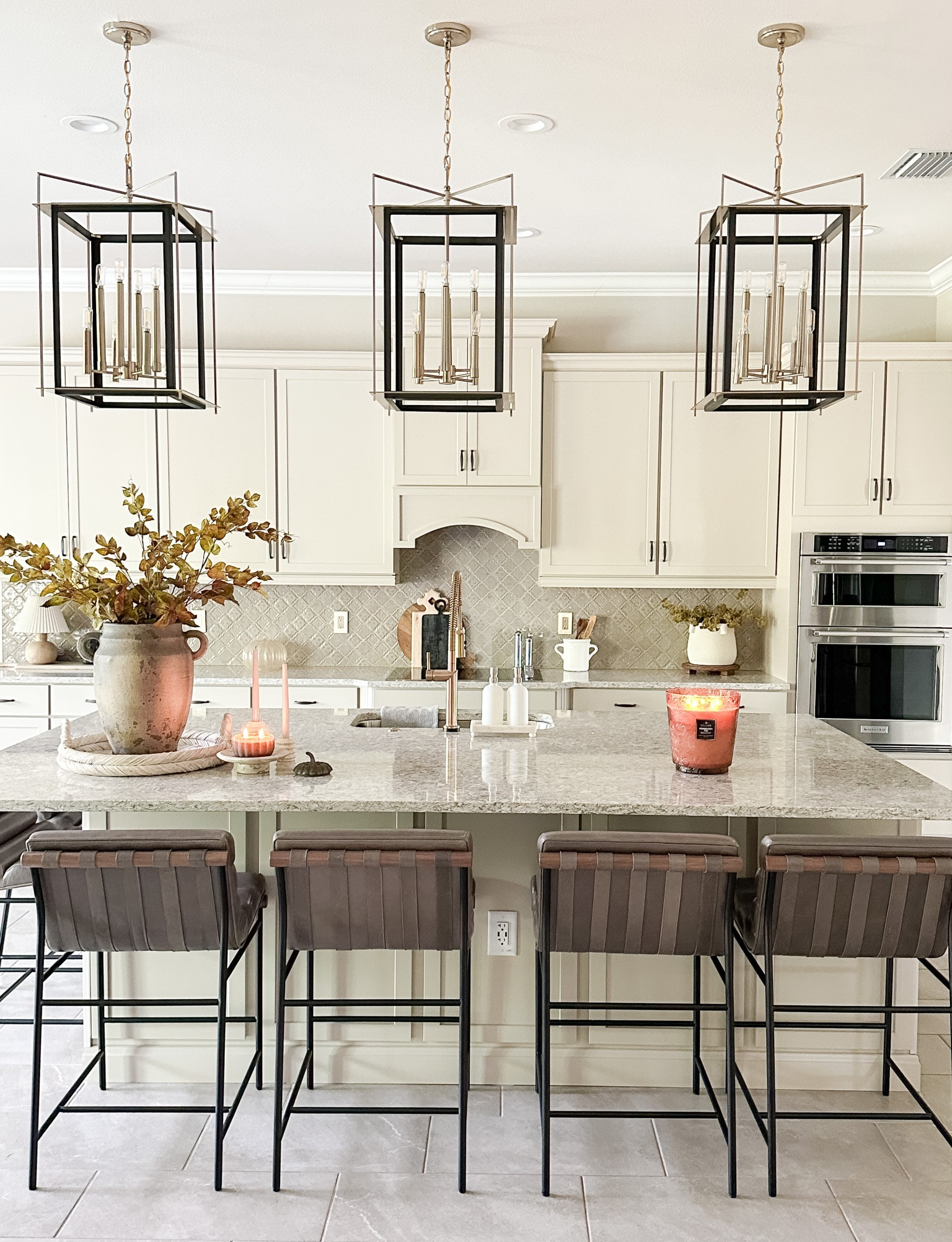 Fall kitchen 🍁

Fall florals, Arhaus vase, Voluspa candle neutral kitchen decor 

#LTKhome