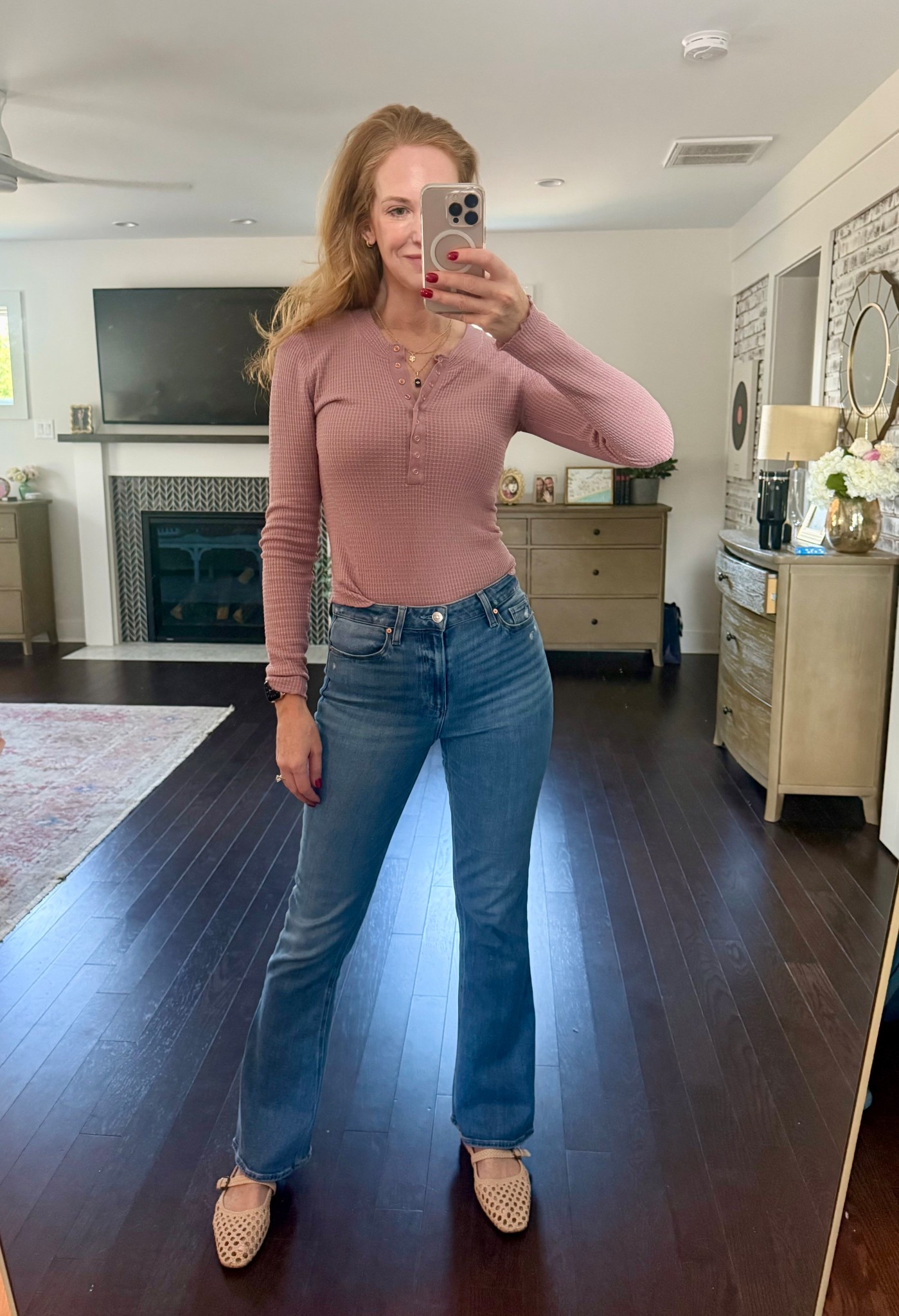 I LOVE Henley tops for fall! Perfect weight and so flattering. And these Mother weekender jeans are so comfortable and cute for a casual
Sunday! 

#LTKStyleTip #LTKSeasonal #LTKOver40