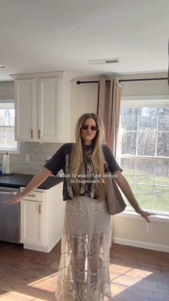 Add a cowboy hat and we’re golden 👢 Have been holding onto this fit for all the festival and concert inspo! Festival season 🌵

Comment LOOK to shop! Love this fit 

#outfitinspo #styleinspo #festivalfashion #festivalseason #stylediares